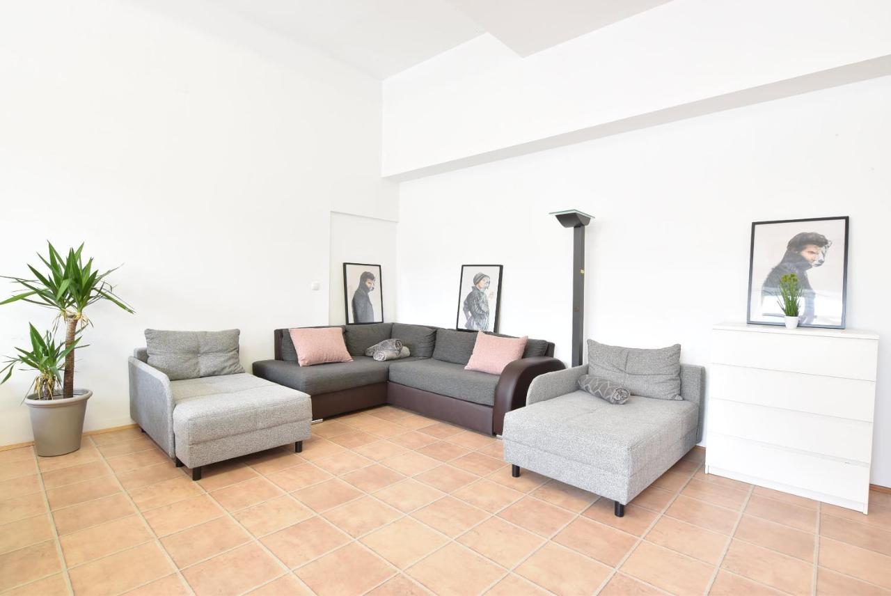 Riesiges Zentrales Apartment Mit Parkplatz Innsbruck Exterior foto
